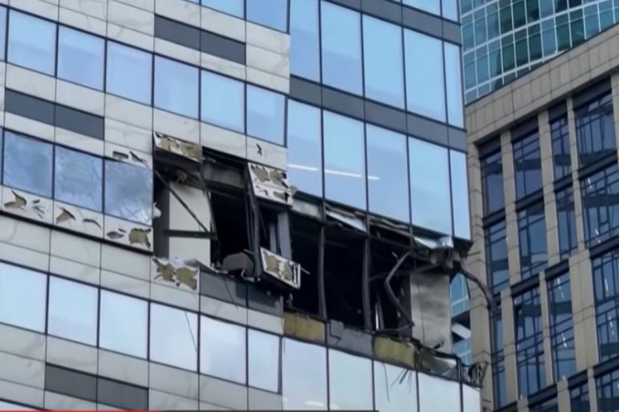 Νέα επίθεση στη Μόσχα με ουκρανικά drones – Η στιγμή που χτυπήθηκε πολυώροφο κτίριο (vids)