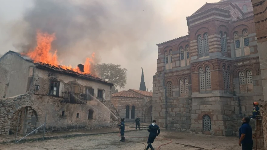 Φωτιά στη Βοιωτία: Νέες εκκενώσεις οικισμών που απειλούνται από την ανεξέλεγκτη πυρκαγιά