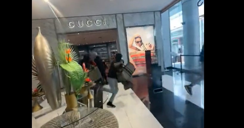 Μπέβερλι Χιλς: Ληστές άρπαξαν χιλιάδες δολάρια από κατάστημα Gucci – Δεν κατάφεραν να αντιδράσουν οι φρουροί (vid)