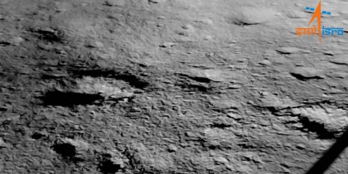 Η Ινδία γράφει ιστορία: Η πρώτη φωτογραφία από τον Νότιο Πόλο της Σελήνης – Ξεκίνησε η ιστορική εξερεύνηση