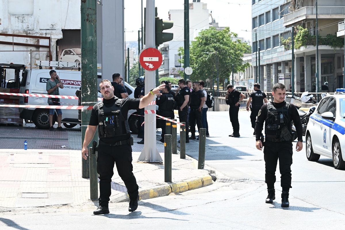 Κολωνός: Ελεύθερος ο ειδικός φρουρός που πυροβόλησε ληστή τράπεζας