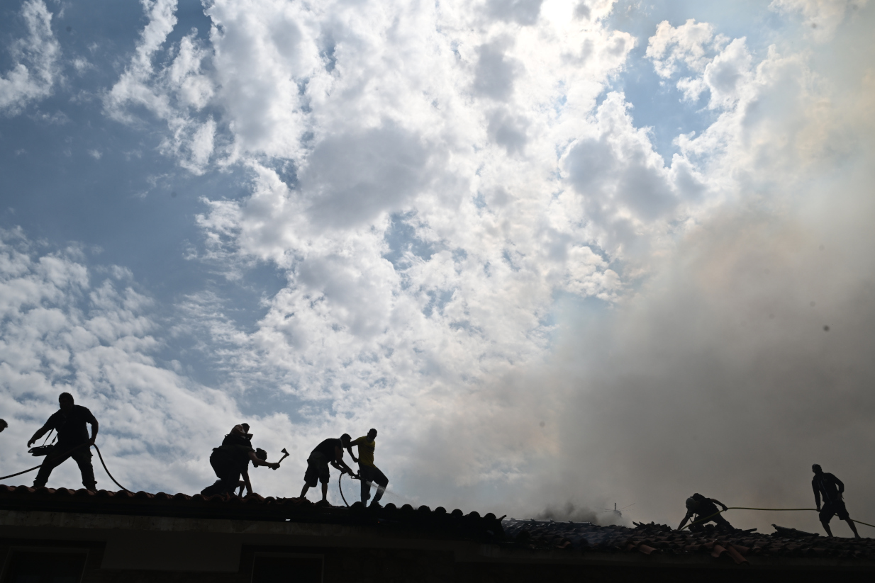 Πυρκαγιές: Βελτιωμένη η εικόνα στην Πάρνηθα