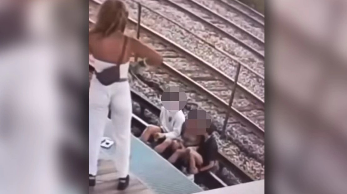 Σικάγο: Έκατσαν σε γραμμές τρένου για μια selfie και τους «χτύπησε» το ρεύμα (Vid)