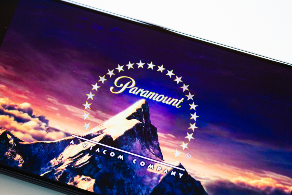 ΗΠΑ: Η Paramount πούλησε έναντι 1,62 δισ. δολαρίων τον εκδοτικό οίκο Simon & Schuster – Το παρασκήνιο πίσω από την πώληση στην KKR