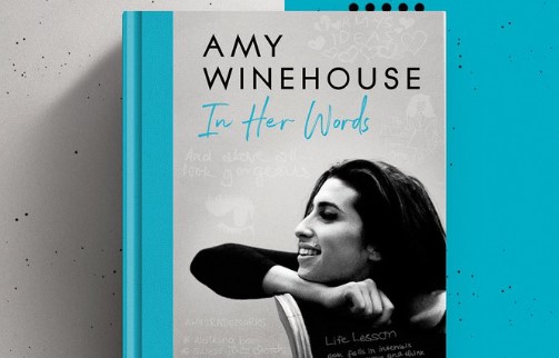 Έιμι Γουάινχαουζ: Κυκλοφορεί νέο βιβλίο με σπάνιες φωτογραφίες και χειρόγραφες σημειώσεις της