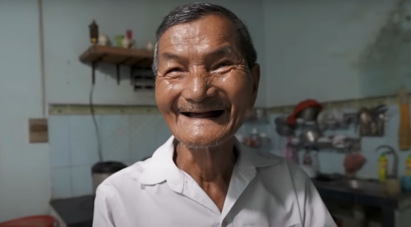 Βιετνάμ: 61 χρόνια άυπνος – Δε βρίσκει λύση όσους γιατρούς κι αν άλλαξε