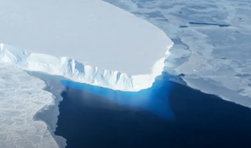 «Ώρα μηδέν»: Περισσότερο από ποτέ συρρικνώθηκαν οι πάγοι στην Ανταρκτική – Απώλεια διπλάσια από τη Γαλλία σε έκταση