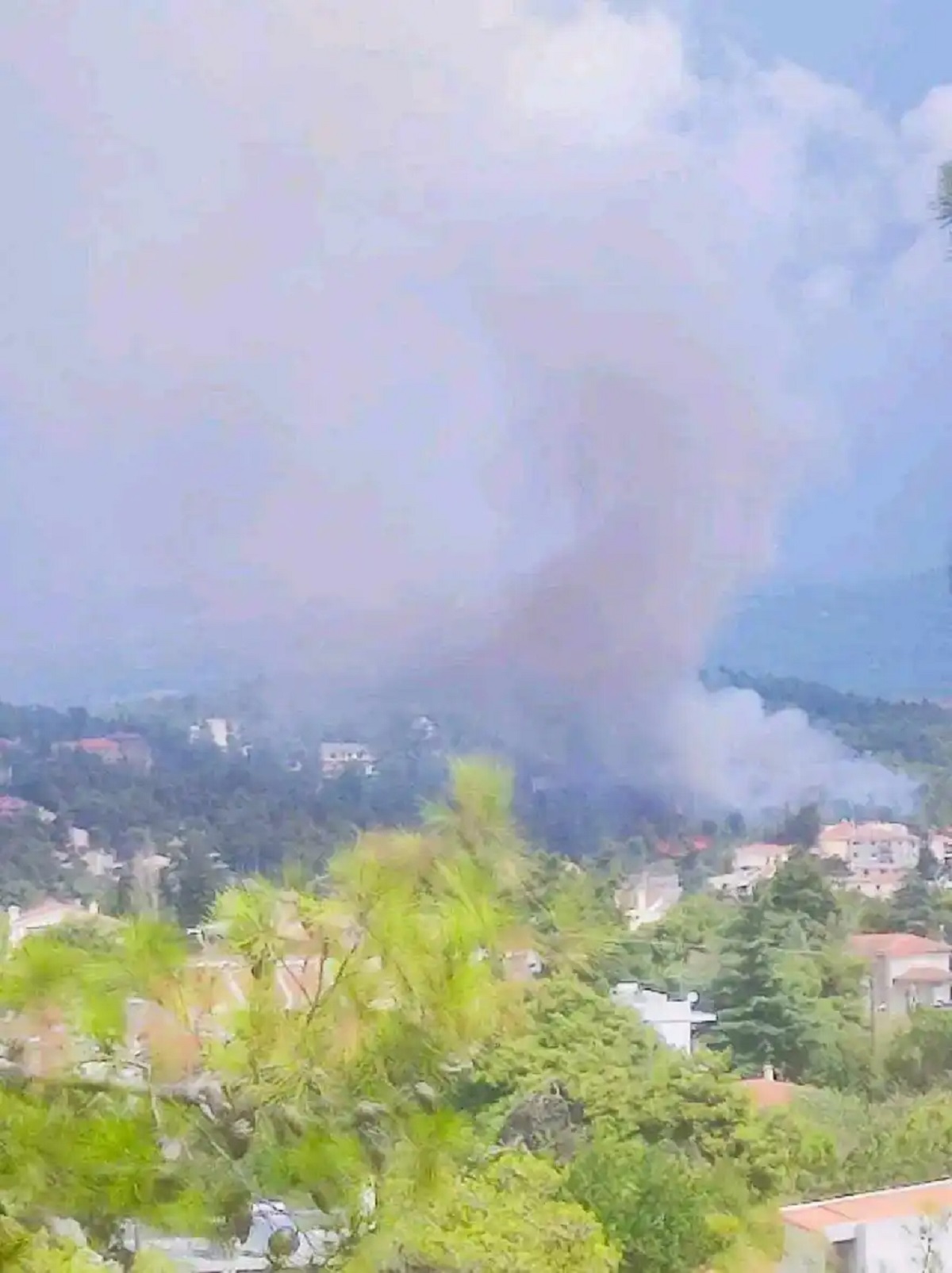 Φωτιά στη Σταμάτα: Περιορίζεται το πύρινο μέτωπο - Προσαγωγή υπόπτου για εμπρησμό Σταμάτα φωτιά
