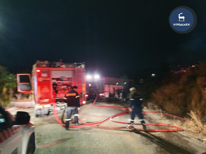 Ρόδος: Φωτιά από κεραυνό στο Φαληράκι - Συγκλονιστική εικόνα Ρόδος