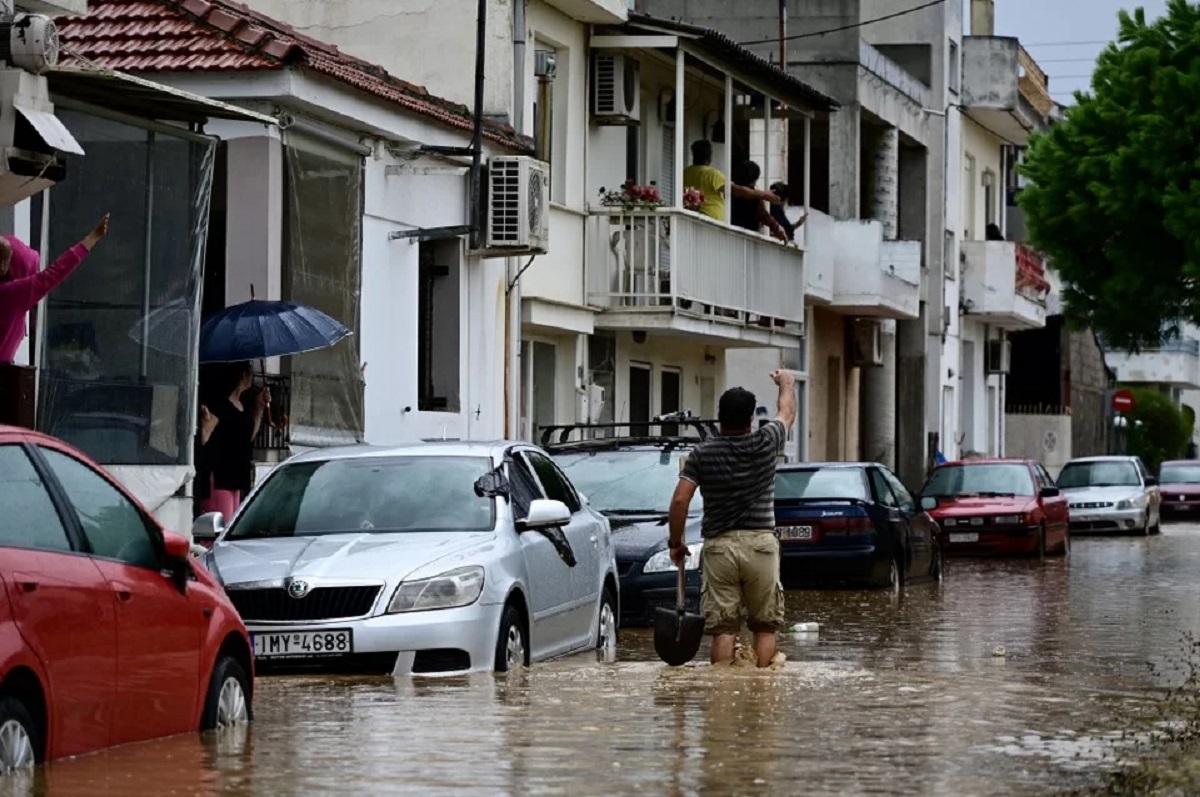 Βόλος: Έσπασαν δρόμοι στα δύο, υπάρχει έλλειψη πόσιμου νερού – Τα χωριά του Πηλίου που παραμένουν αποκλεισμένα