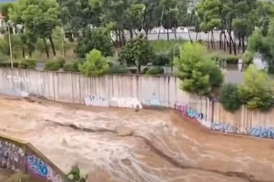 Χάος στην Ισπανία από τις καταρρακτώδεις βροχές – Σοβαρά προβλήματα στις συγκοινωνίες, αγνοούνται δύο άνθρωποι