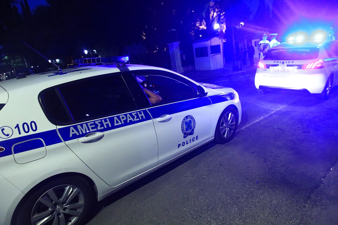 Αλλόκοτο περιστατικό στο Αγρίνιο: Πιάστηκαν στα χέρια οδηγός οχήματος και άνδρας που βγήκε από το… πορτ-μπαγκάζ του