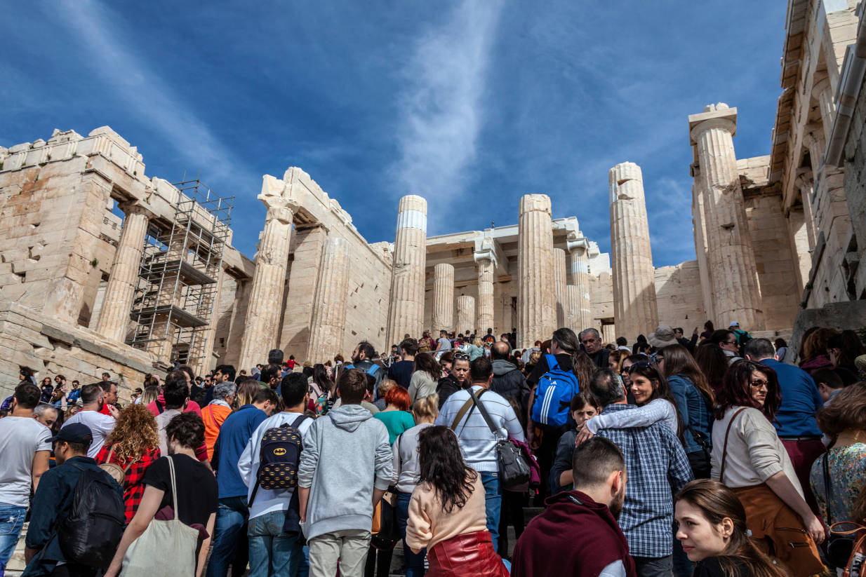 «Πλαφόν» στην Ακρόπολη για να σωθεί το παγκόσμιο μνημείο: 12 ζώνες επισκεψιμότητας με ανώτατο όριο 3.000 επισκέπτες