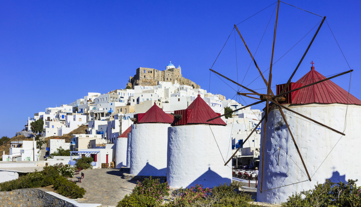 Το ελληνικό νησί που απασχολεί τα διεθνή μέσα ως πρότυπο «πράσινης» ανάπτυξης