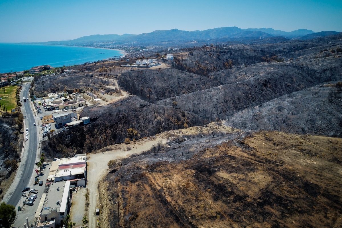 Συναγερμός για τις φωτιές σε 12 περιοχές της χώρας την Κυριακή –  Περιπολίες και επιτήρηση με drones