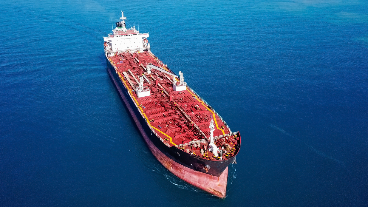Πώς η ναυτιλιακή κρίση στην Ερυθρά Θάλασσα απειλεί με αύξηση τις τιμές του πετρελαίου