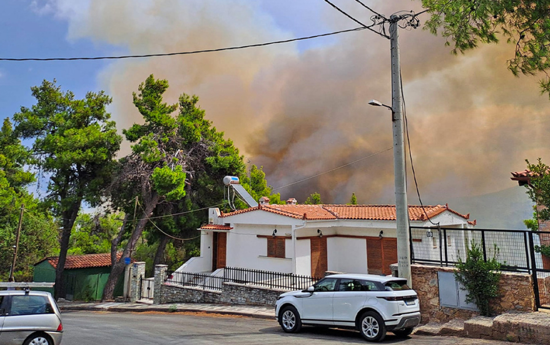 Μεγάλη φωτιά σε εξέλιξη στη Σταμάτα Αττικής – Μήνυμα του 112 στους κατοίκους