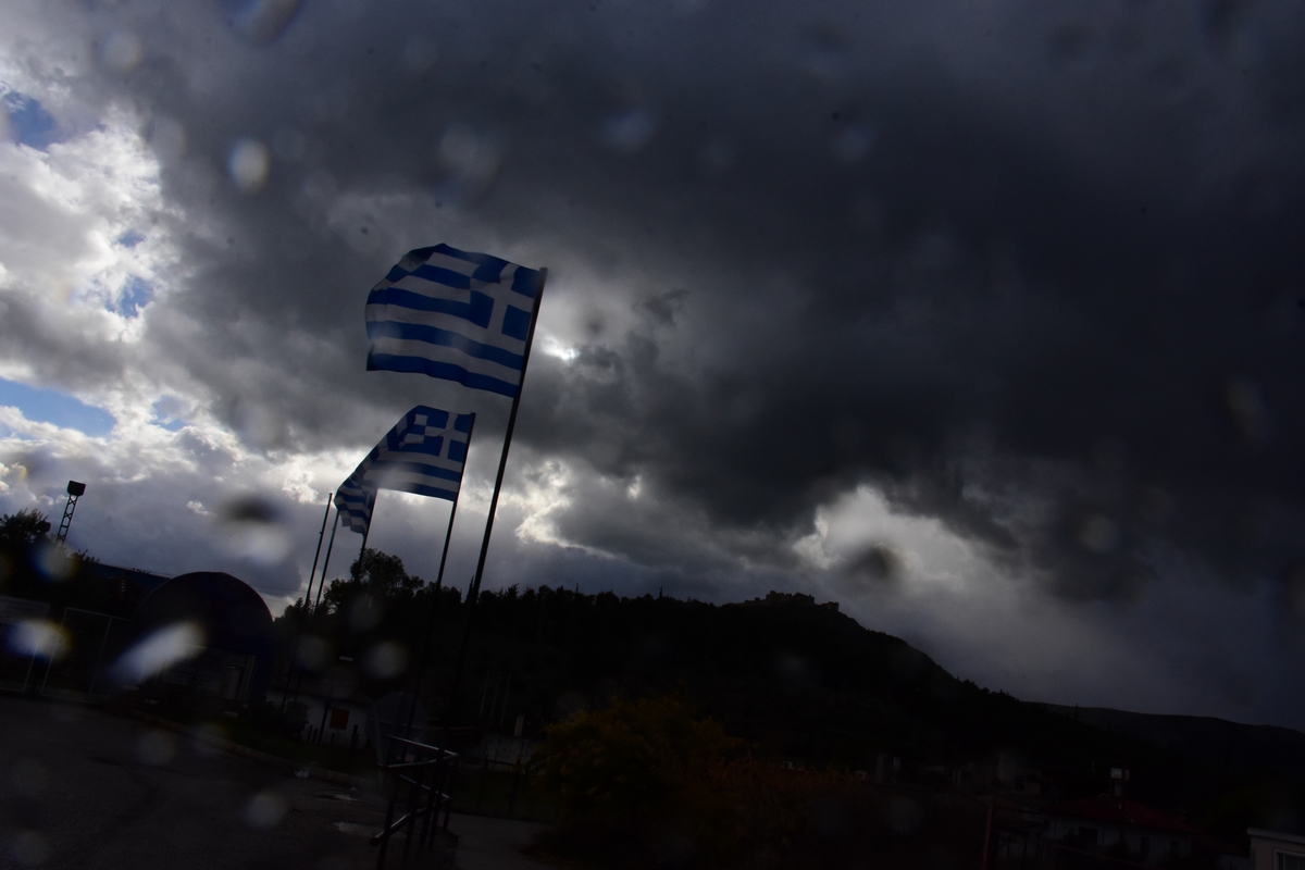 Έρχεται τριήμερο με βροχές και καταιγίδες – Στο επίκεντρο και πάλι η Θεσσαλία – Συναγερμός στην Πολιτική Προστασία