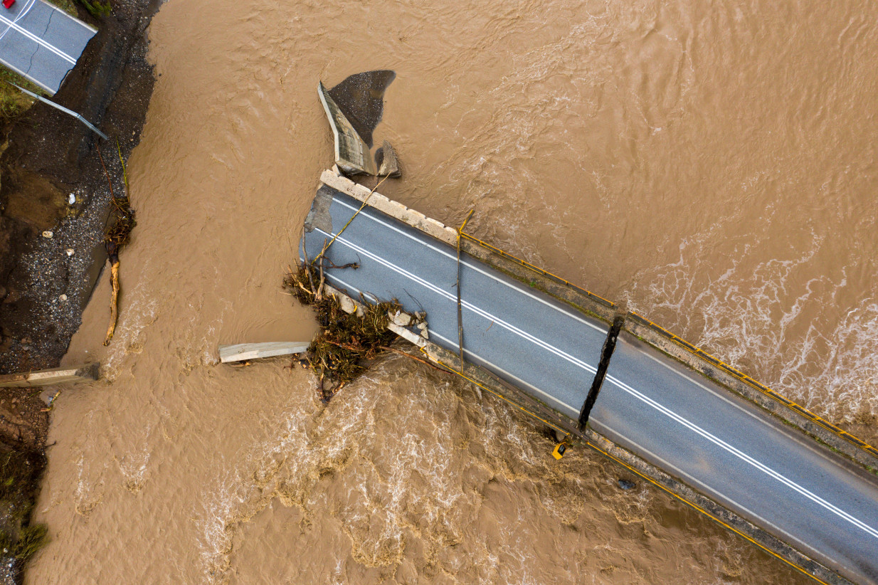 Mέτρα στήριξης για τους πλημμυροπαθείς: Αποζημιώσεις, πάγωμα δανείων και πλαφόν