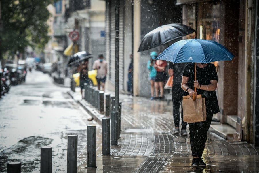 Καιρός: Βροχές, καταιγίδες και κεραυνοί σε μεγάλο μέρος της χώρας – «Χτυπά» και την Αττική η κακοκαιρία Daniel