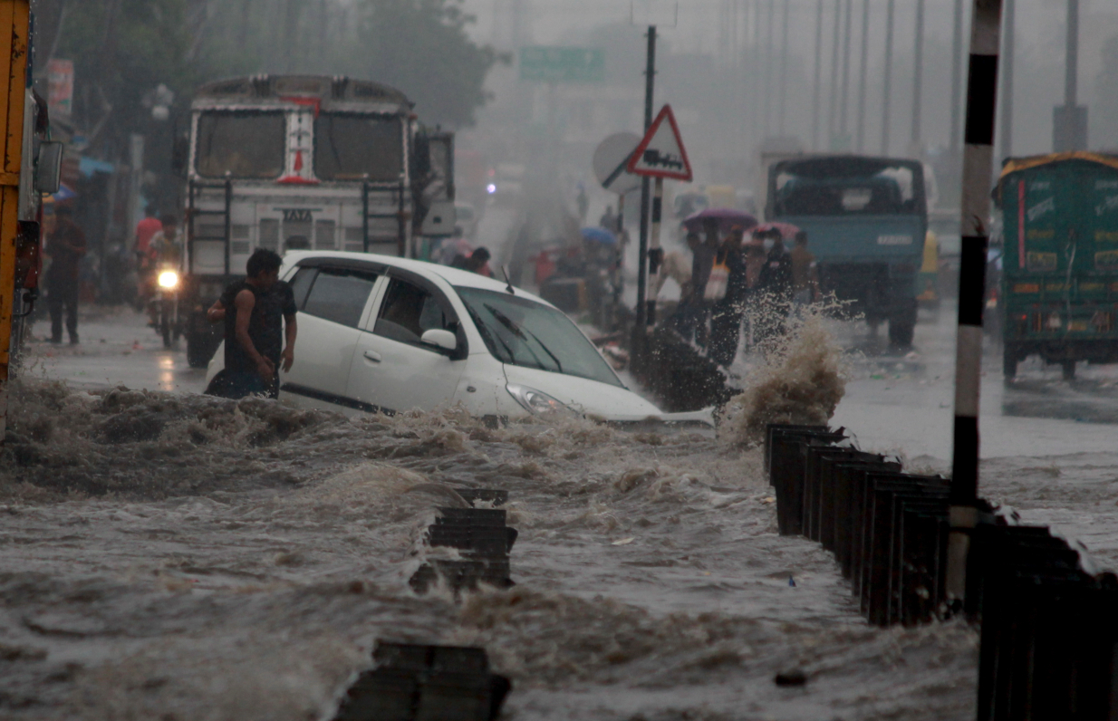 Πλημμύρες σε όλο τον κόσμο – Ο πλανήτης αντιμέτωπος με φονικά ακραία φαινόμενα