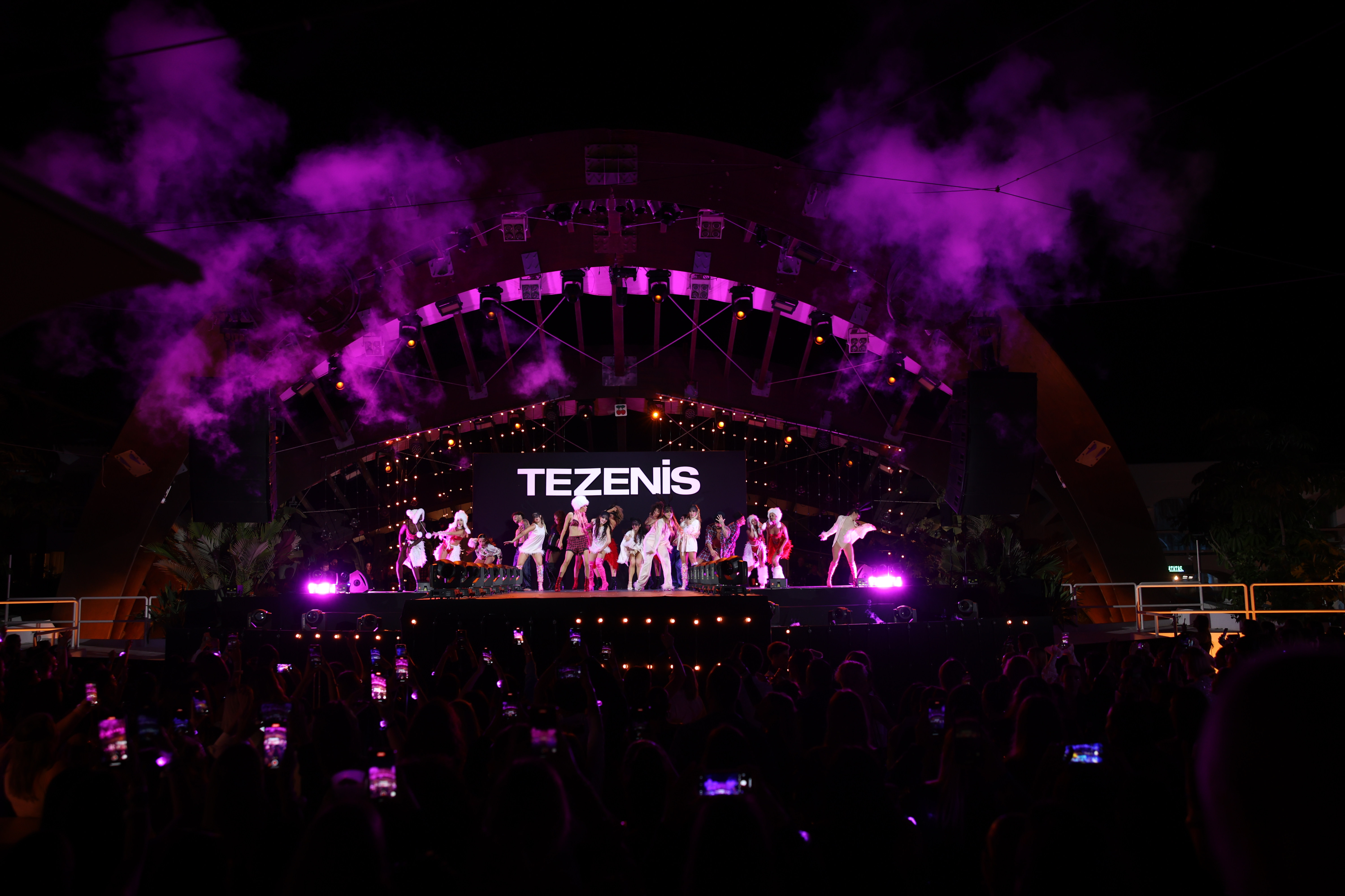 OH MY 20s! Η Tezenis γιορτάζει τα 20 της χρόνια με ένα exclusive show στην Ibiza Tezenis