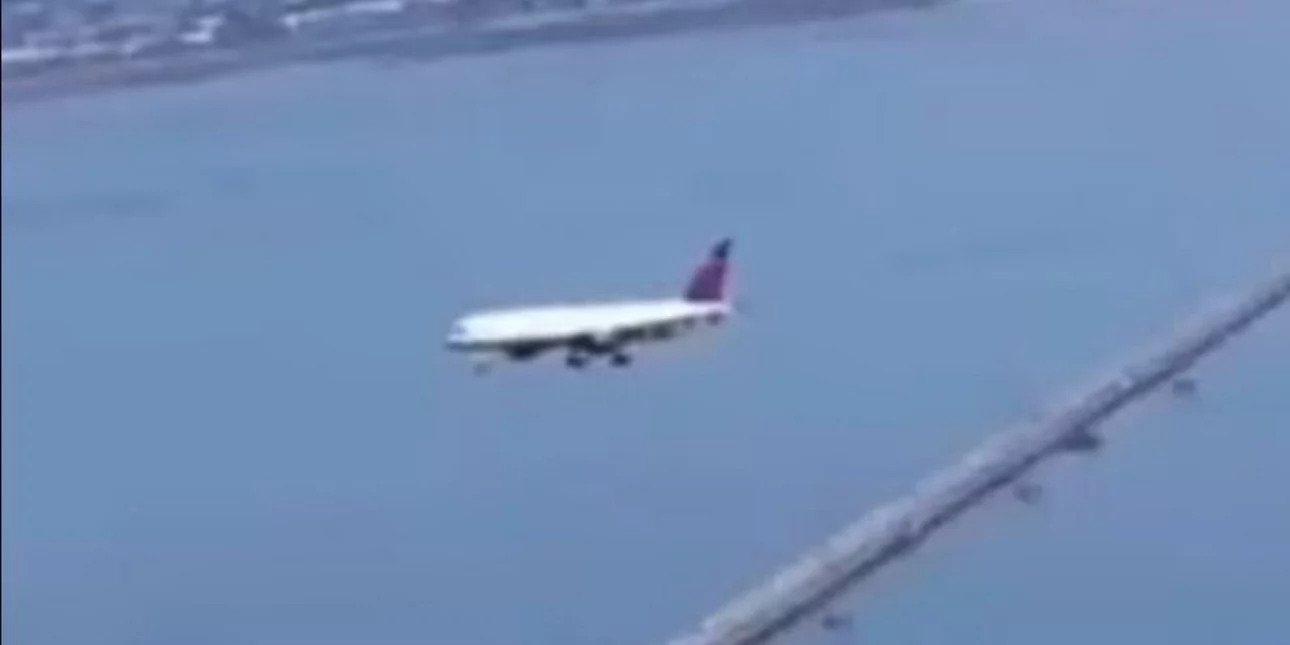 Αεροπλάνο «ακίνητο» στον αέρα- H oπτική ψευδαίσθηση που έγινε viral[βίντεο]