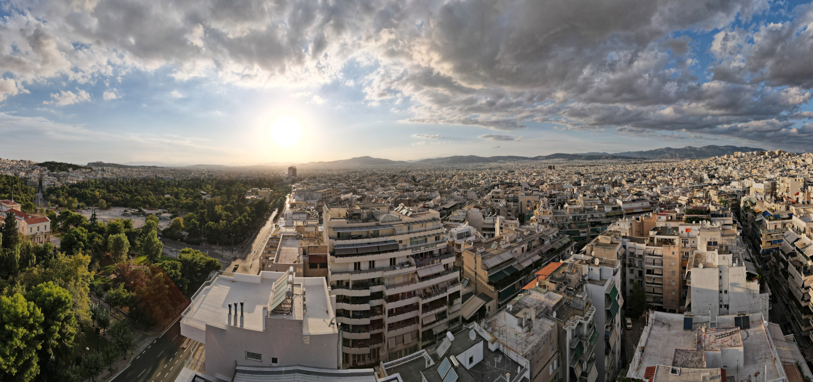 Bloomberg: Οι αιτίες εκτόξευσης στις τιμές των ακινήτων στην Αθήνα – Γκάζι, Γλυφάδα, Ελληνικό στην κορυφή της λίστας