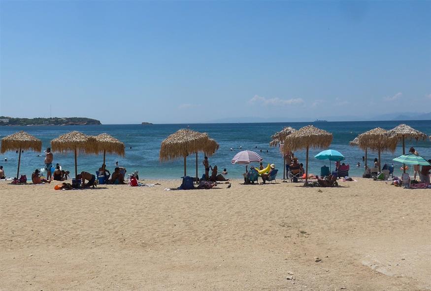 Beach Bar στο Καβούρι είχε εγκαταστήσει… panic button στο ταμείο για να ξεφύγει από τους ελεγκτές της ΑΑΔΕ