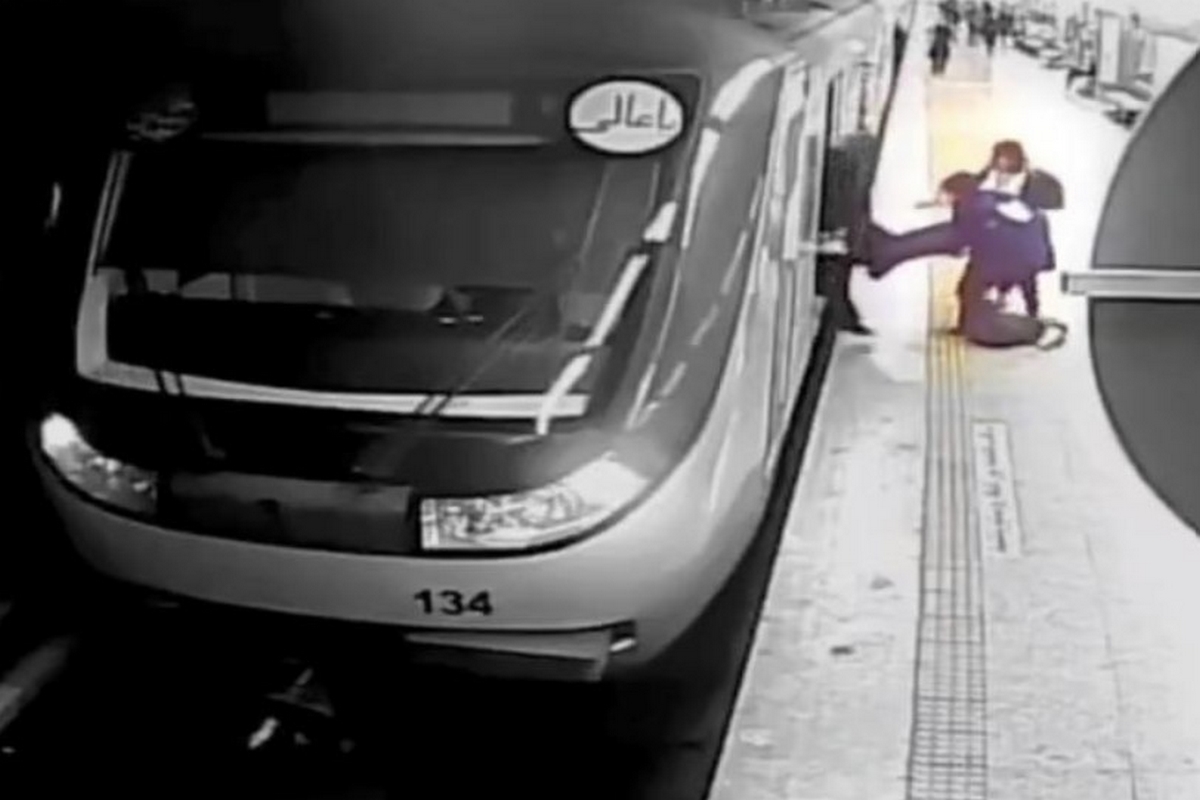 Ιράν: Πέθανε η 16χρονη Αρμιτά που έπεσε αναίσθητη στο μετρό – Τη χτύπησαν γιατί δεν φορούσε μαντίλα
