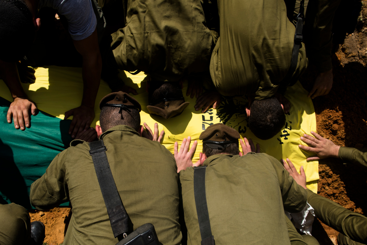 Ισραηλινοί ιατροδικαστές: Είδαμε διαμελισμένα πτώματα με χέρια και πόδια κομμένα, ένα παιδί αποκεφαλίστηκε
