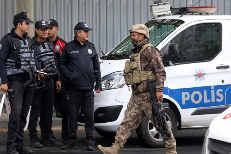 Η Τουρκία απαντά στην τρομοκρατική επίθεση με αεροπορικούς βομβαρδισμούς κατά στόχων του PKK (vid)