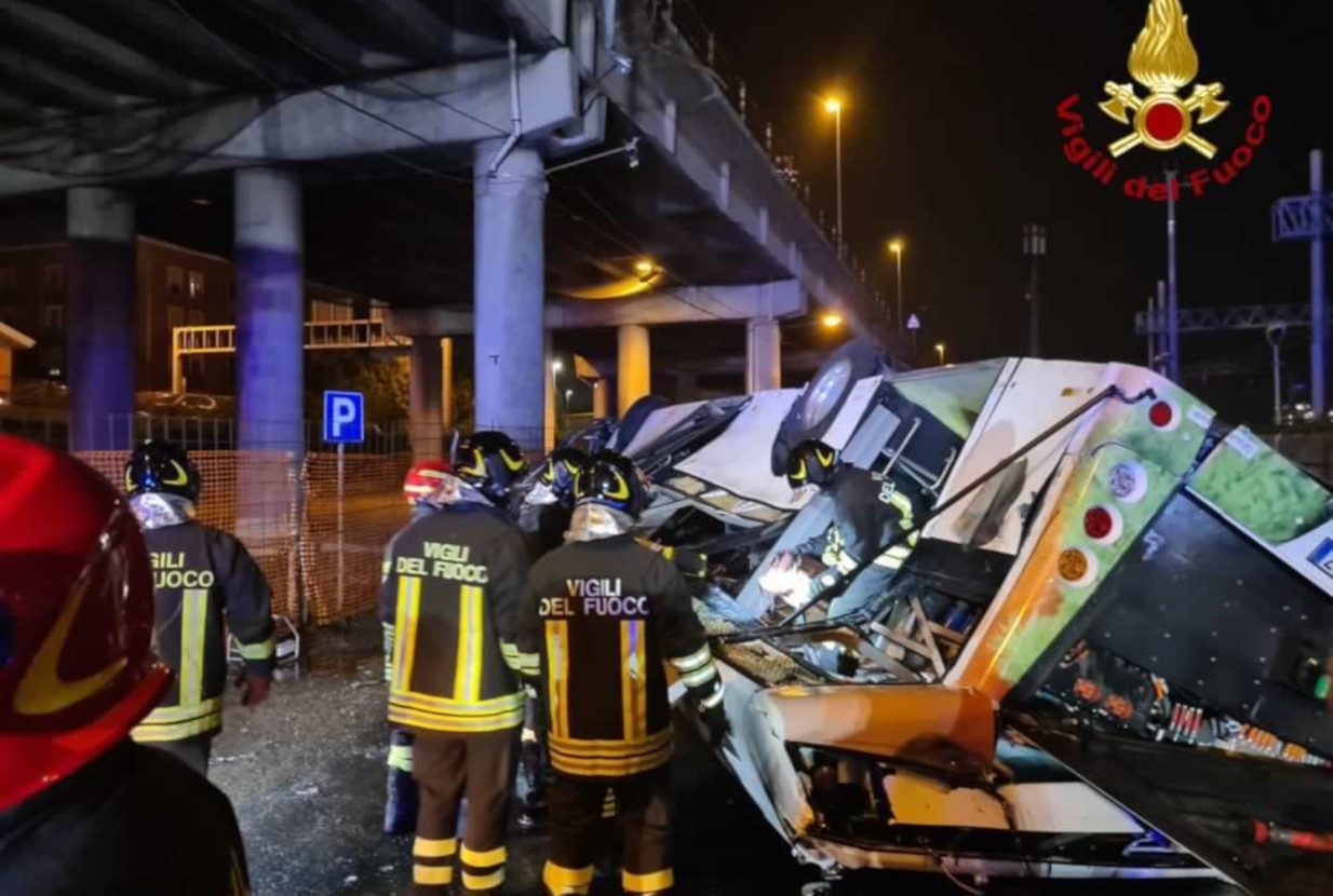 Τραγωδία στην Ιταλία: Το κιγκλίδωμα ήταν παλιό και είχαν αφαιρεθεί σχεδόν δύο μέτρα, λένε οι ειδικοί