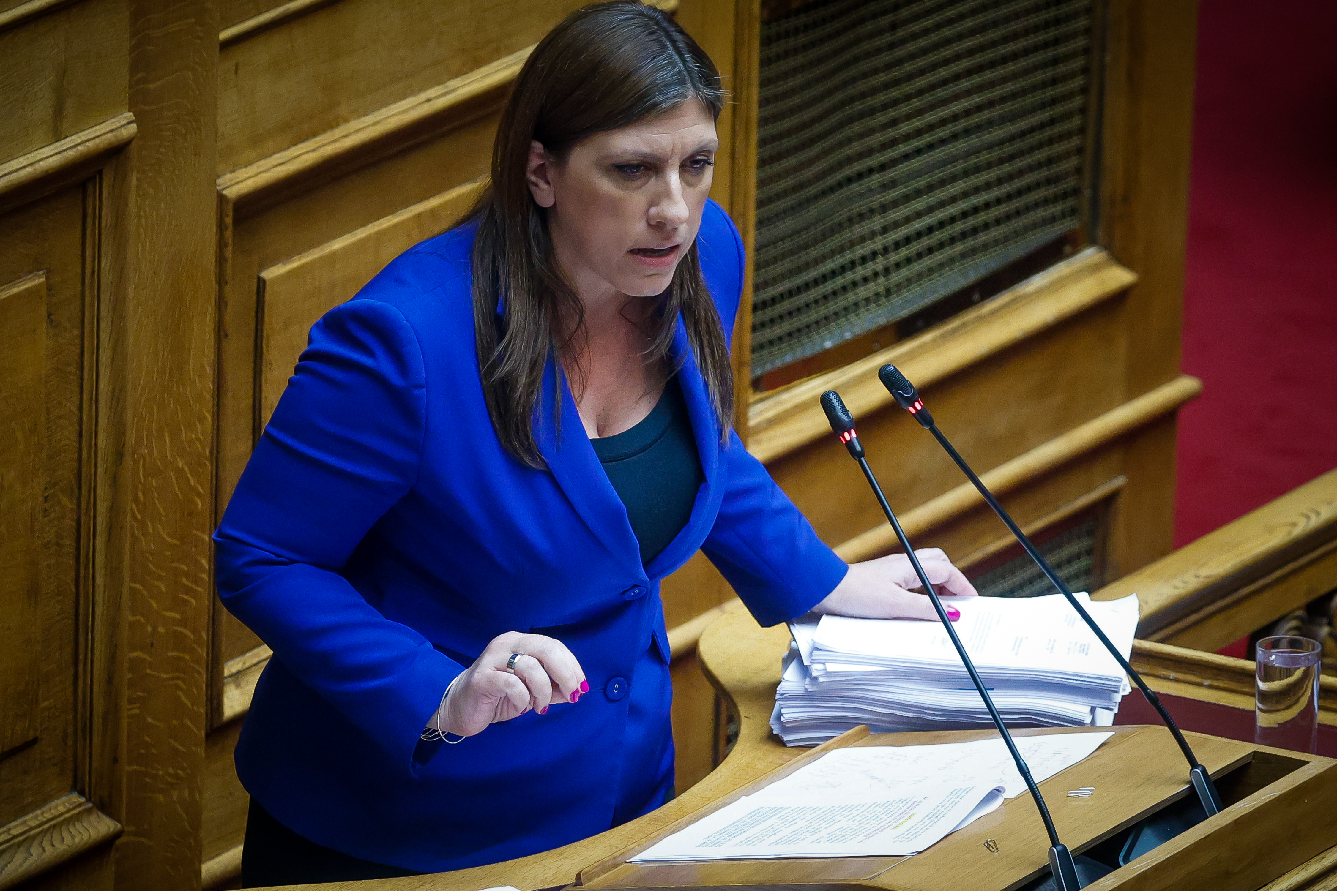 Η Κωνσταντοπούλου βρήκε ευκαιρία να τρολάρει τον ΣΥΡΙΖΑ: «Για να διαγραφούν οι 4, το δημοψήφισμα να βγει αρνητικό»