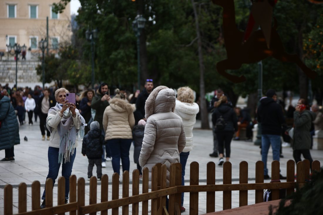 Ένας στους δύο Έλληνες περιορίζει τα έξοδα ακόμα και σε τρόφιμα