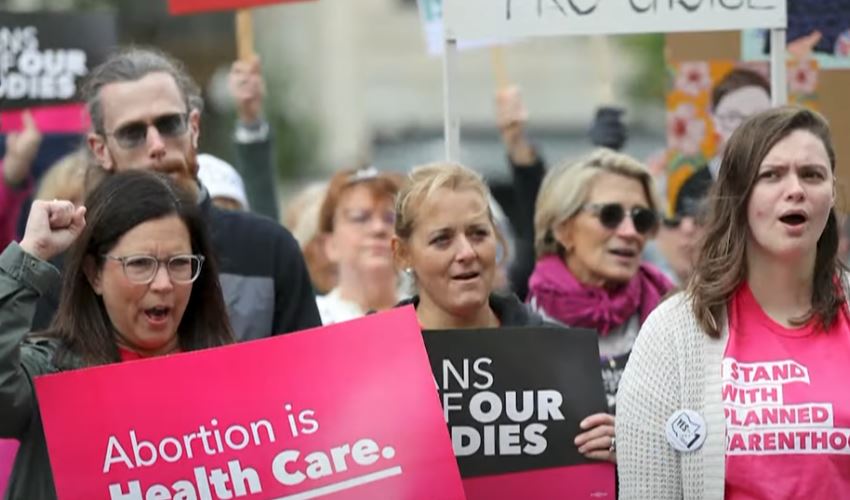 ΗΠΑ: Πολιτεία υπό τον έλεγχο των Ρεπουμπλικανών στηρίζει το δικαίωμα των γυναικών στην άμβλωση