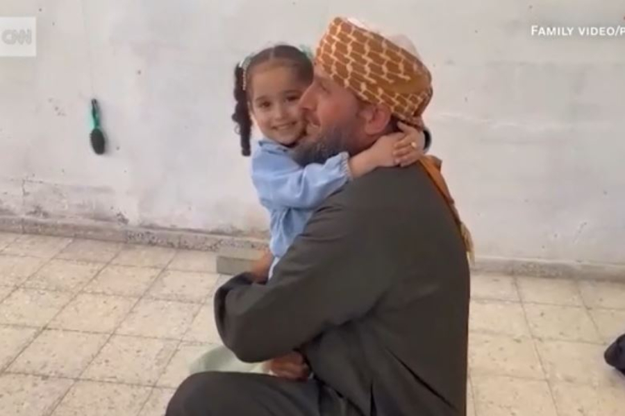 «Εύχομαι απλώς να κοιμόταν, αλλά δυστυχώς έχει πεθάνει» – Ο τραγικός παππούς που έχασε δύο εγγονάκια στη Γάζα