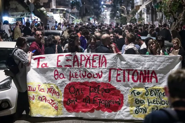 «Πόλεμος» δέντρων και δηλώσεων στα Εξάρχεια: Τι λέει ο νεοεκλεγείς δήμαρχος Αθηναίων