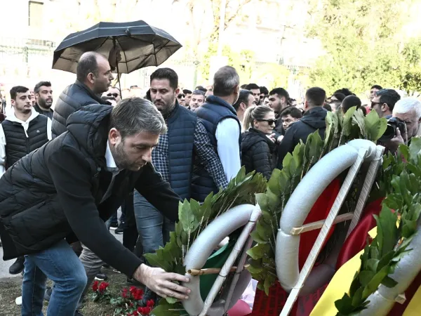 Νίκος Ανδρουλάκης: Δέχθηκε επίθεση στο Πολυτεχνείο με καφέδες και μπουκάλια