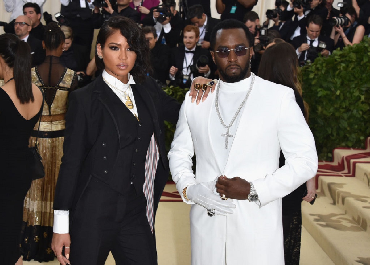 Cassie κατά Sean Combs: Μήνυση με κατηγορίες για σεξουαλική και σωματική κακοποίηση – Οι απειλές, η χρήση ναρκωτικών και ο βιασμός