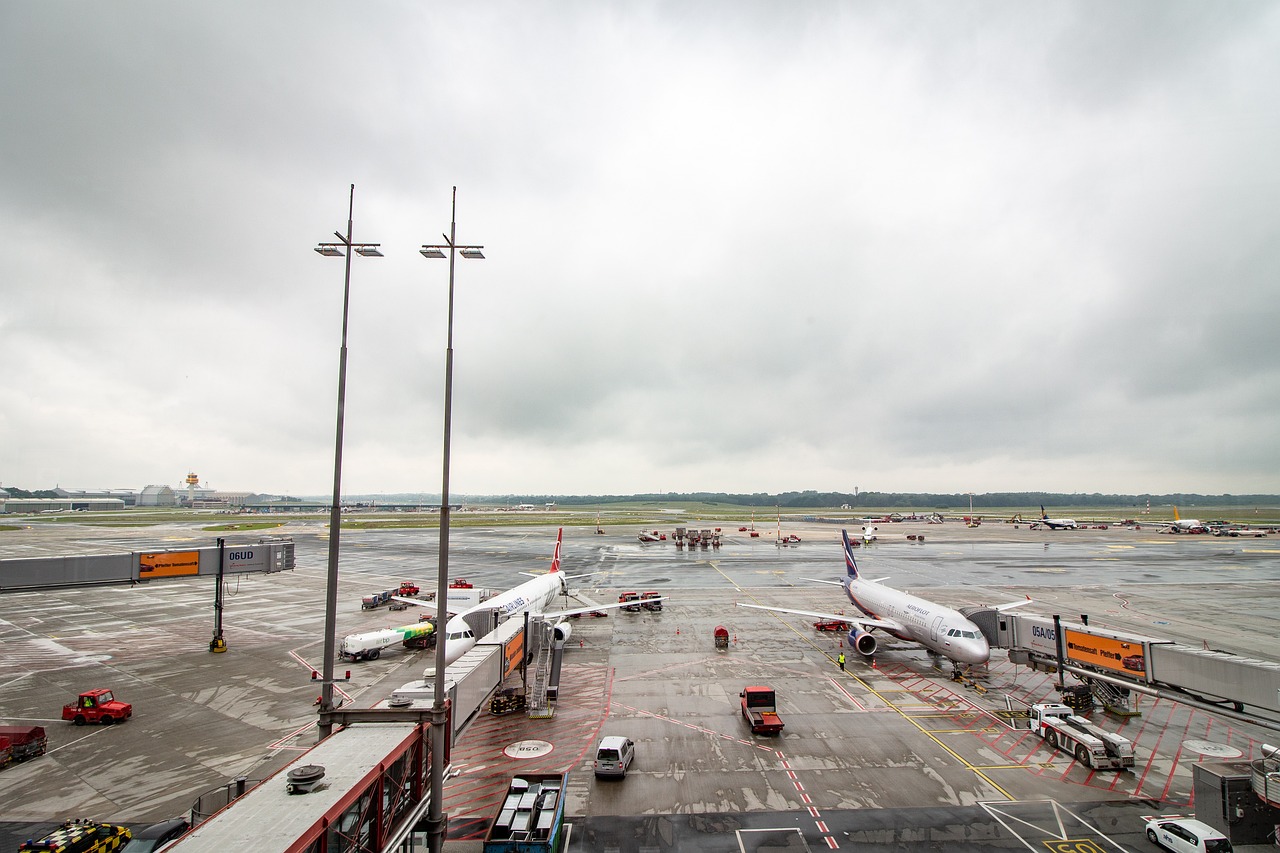 Συνεχίζεται το θρίλερ στο αεροδρόμιο του Αμβούργου – Σε εξέλιξη οι διαπραγματεύσεις με τον 35χρονο που κρατά όμηρο την 4χρονη κόρη του