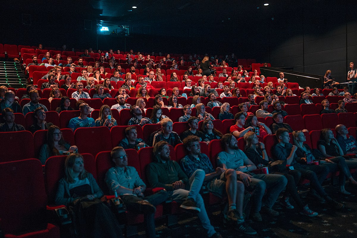 Οι Έλληνες αγκαλιάζουν ξανά το θέατρο – Πάνω από 100% η αύξηση των θεατών στις παραστάσεις