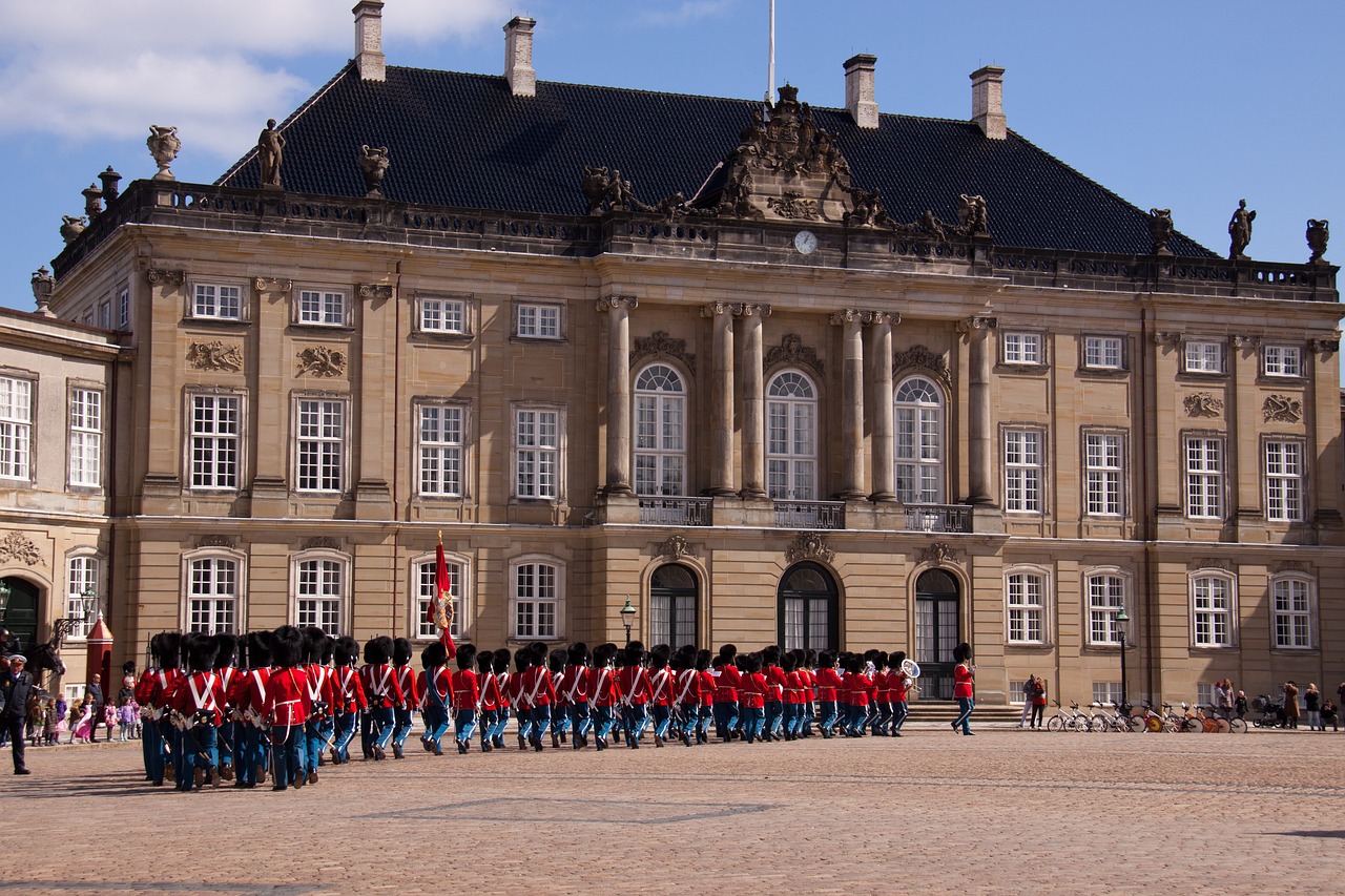 Σκάνδαλο στο παλάτι της Δανίας: Το μυστικό ταξίδι του διαδόχου Φρειδερίκου και η γοητευτική σταρ Τζινοβέβα Κασανόβα
