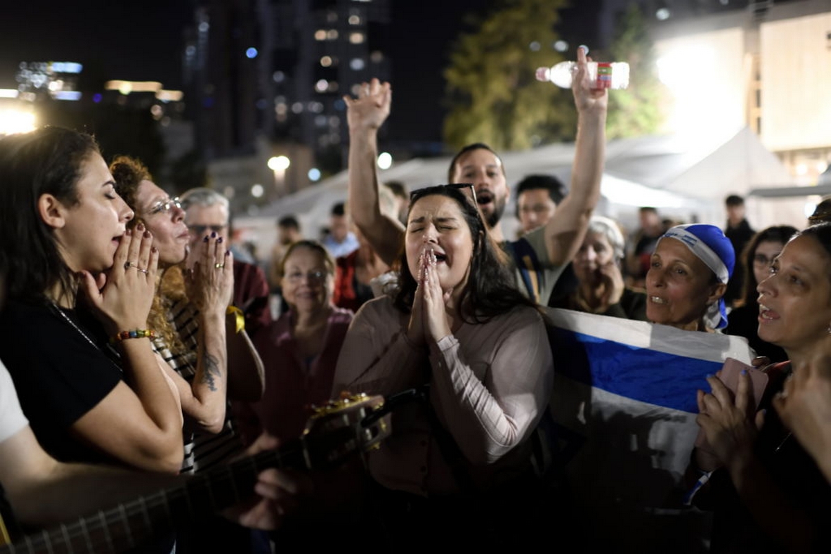 Ισραήλ-Χαμάς: 14 όμηροι και 42 Παλαιστίνιοι κρατούμενοι θα απελευθερωθούν σήμερα, σύμφωνα με τις ισραηλινές αρχές (pics & vid)