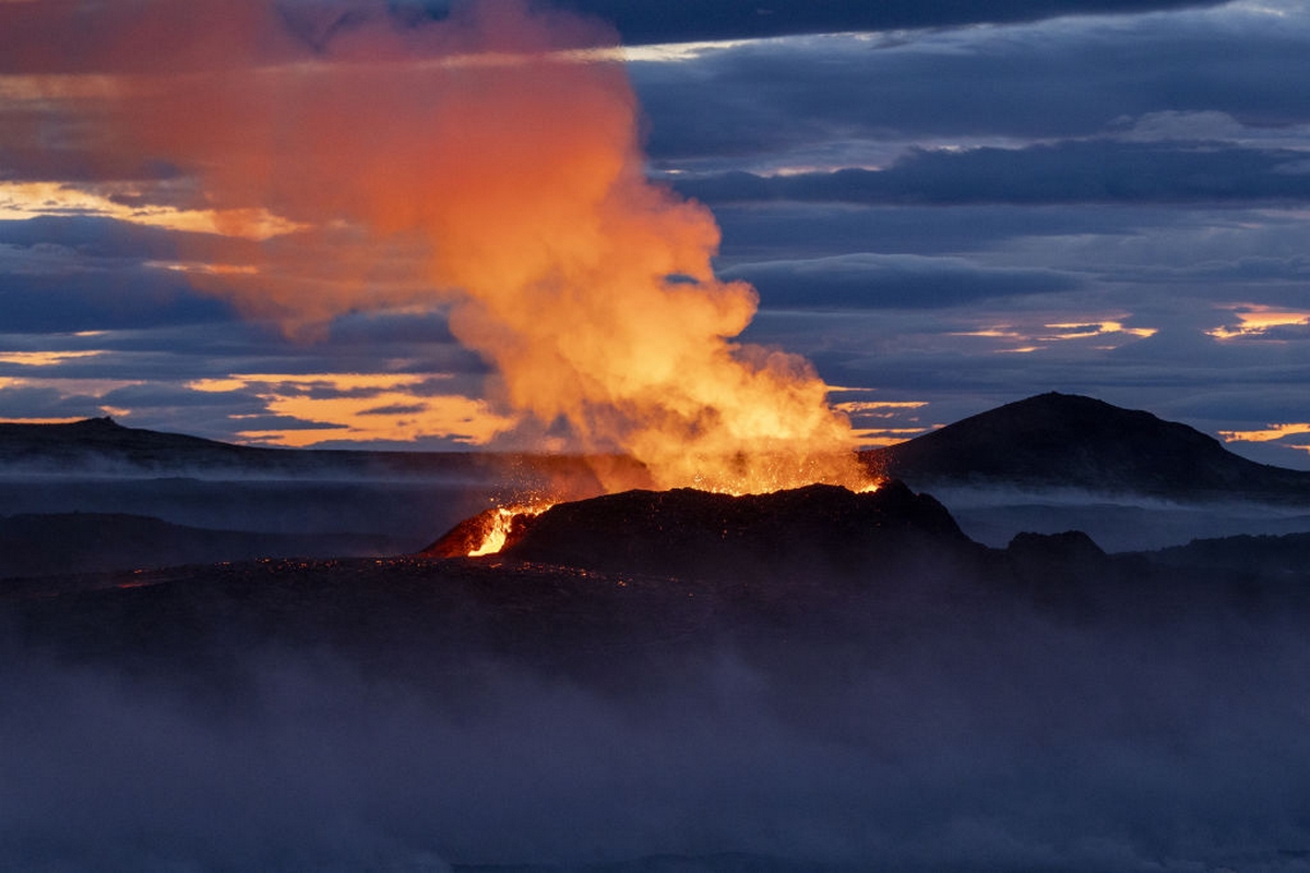 Η Ισλανδία προετοιμάζεται για την έκρηξη του ηφαιστείου: Άδειες πόλεις και κάτοικοι σε απόγνωση – «Περιμένουμε να θάψει τα σπίτια μας»