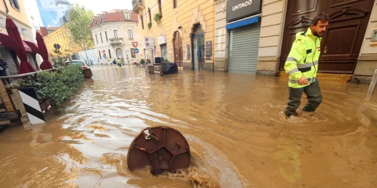 Πλημμύρες στην Ιταλία: Τρεις νεκροί – Ορμητικοί χείμαρροι στην Τοσκάνη παρασύρουν τα πάντα
