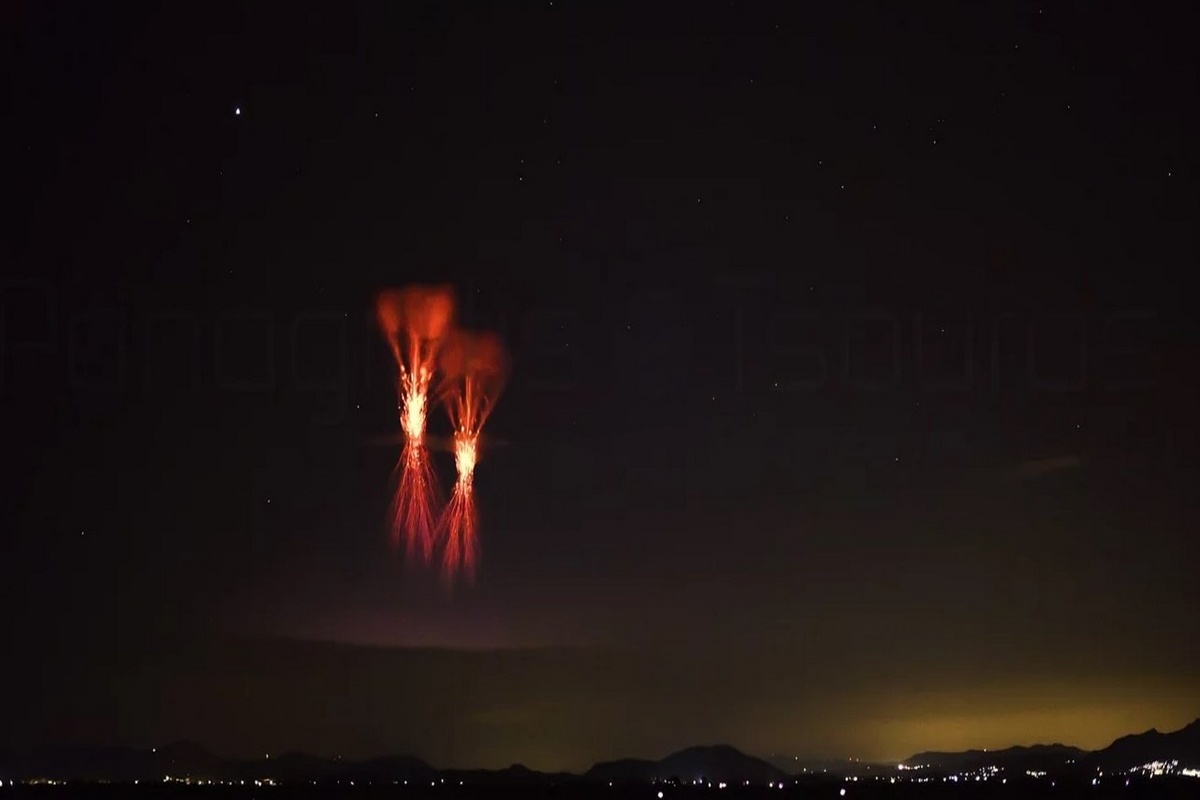 Meteo: Φωτογραφίες από σπάνιο κεραυνό στην Ικαρία -Το εντυπωσιακό διπλό red sprite