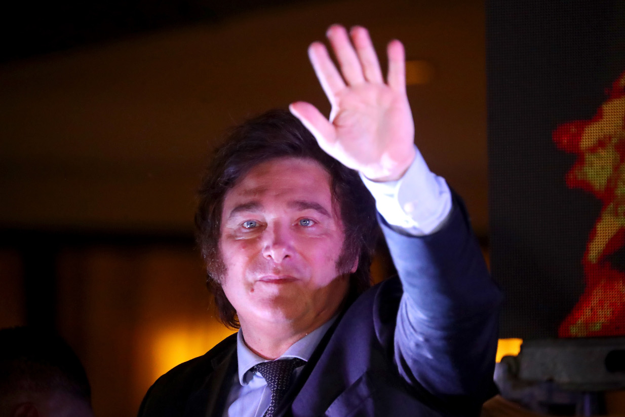 Χαβιέρ Μιλέι & Δόγμα του Σοκ: Τι είναι η πολιτική θεωρία που ασπάζεται ο νεοεκλεγείς πρόεδρος της Αργεντινής