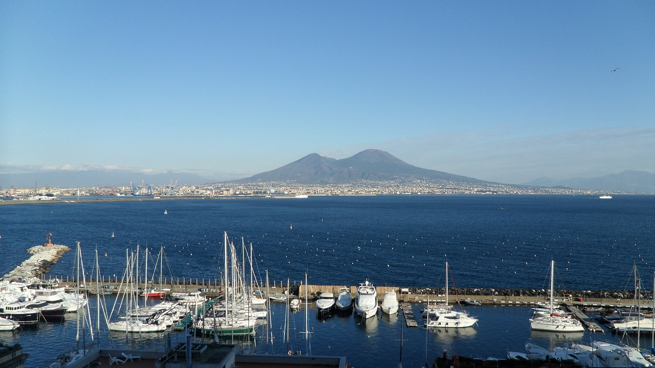 Νάπολη: Το μάγμα μόλις 4 χιλιόμετρα από την επιφάνεια – Ενδεχόμενο μη ανίχνευσης ηφαιστειακής έκρηξης