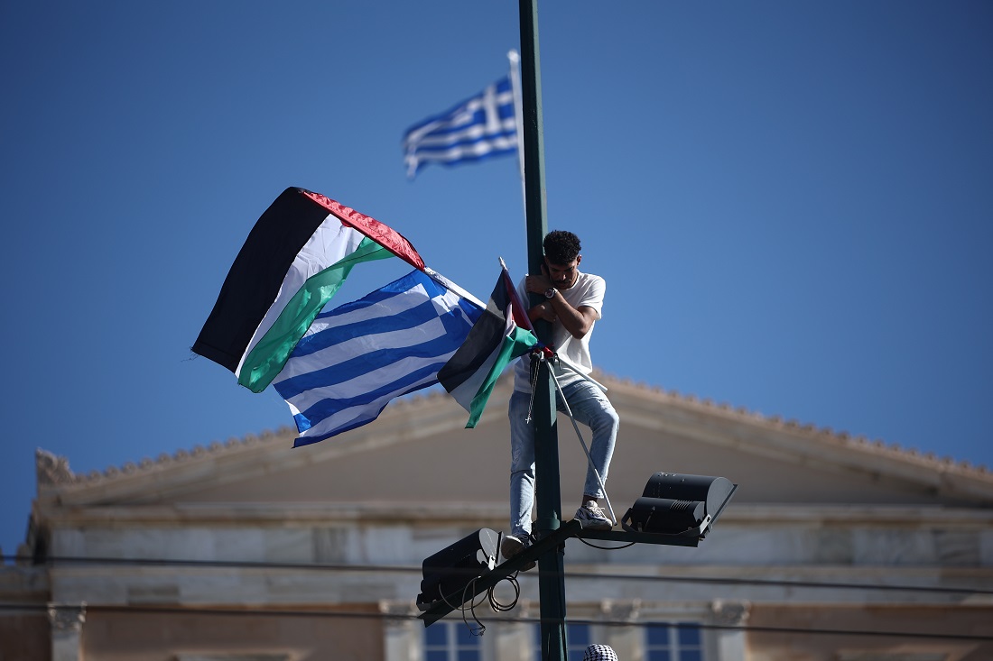 Συνελήφθη νεαρός Παλαιστίνιος που κατέβασε την ελληνική σημαία